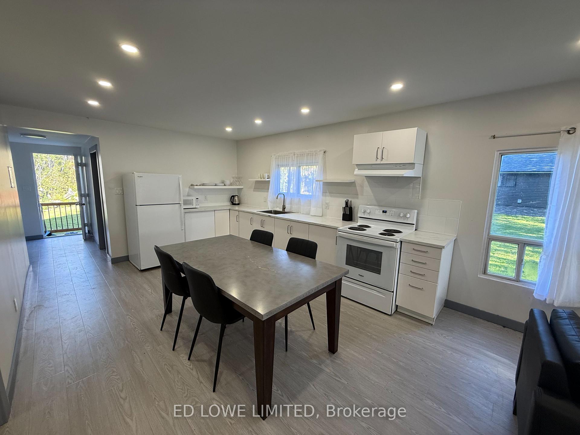 Photo 14 of 1020 Cumberland Street, Innisfil, Lefroy — HOMEH