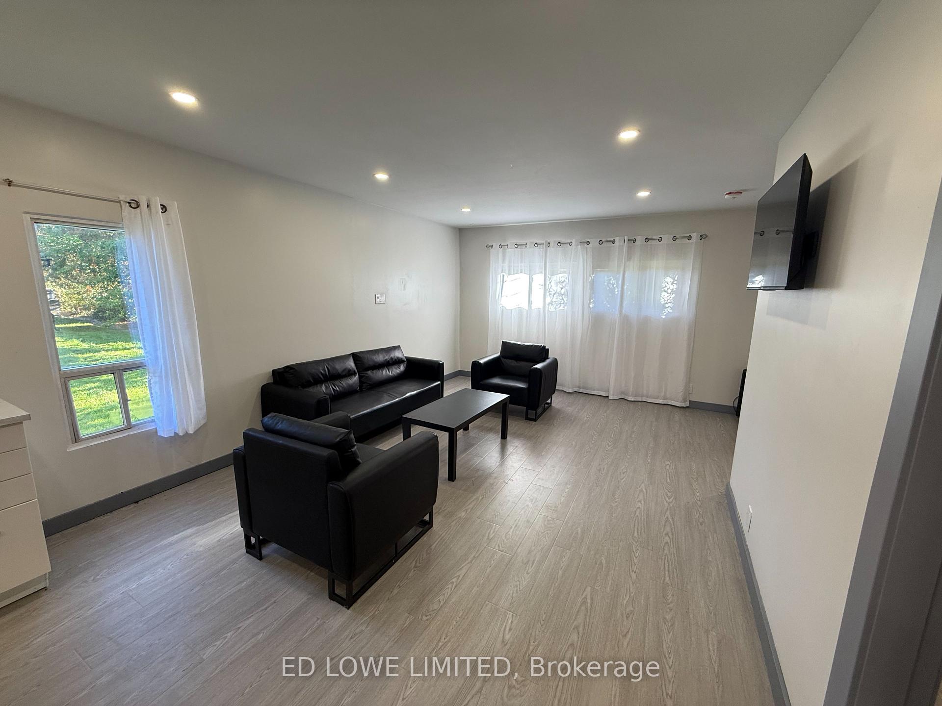 Photo 15 of 1020 Cumberland Street, Innisfil, Lefroy — HOMEH