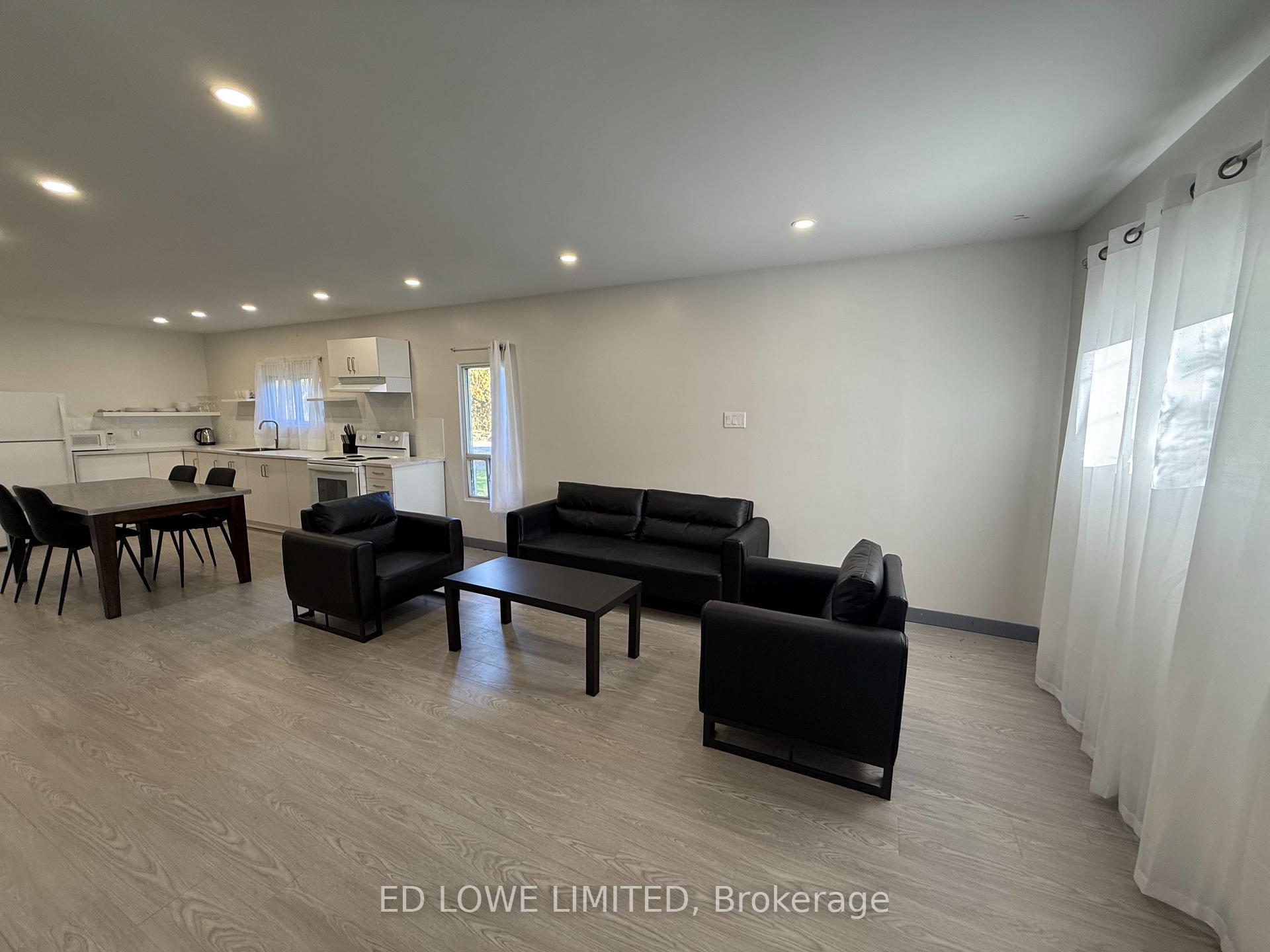 Photo 19 of 1020 Cumberland Street, Innisfil, Lefroy — HOMEH