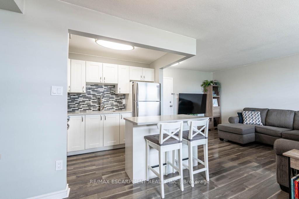 Photo 4 of Unit 407, 15 Nicklaus Drive, Hamilton, Vincent — HOMEH