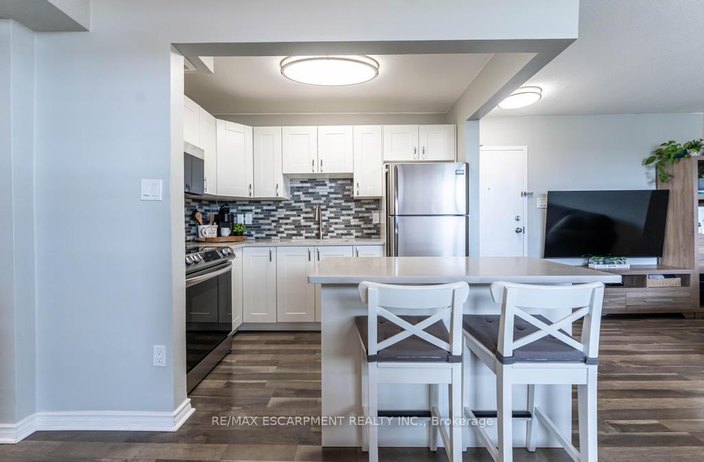 Photo 16 of Unit 407, 15 Nicklaus Drive, Hamilton, Vincent — HOMEH