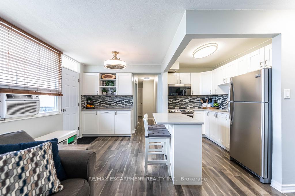 Photo 13 of Unit 407, 15 Nicklaus Drive, Hamilton, Vincent — HOMEH