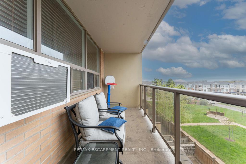Photo 10 of Unit 407, 15 Nicklaus Drive, Hamilton, Vincent — HOMEH