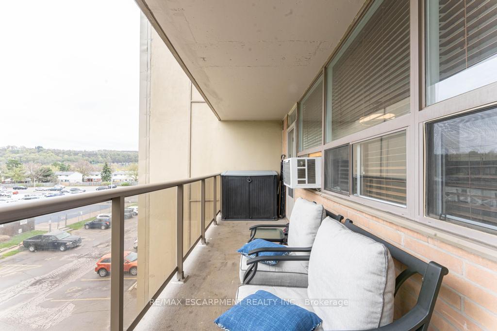 Photo 6 of Unit 407, 15 Nicklaus Drive, Hamilton, Vincent — HOMEH