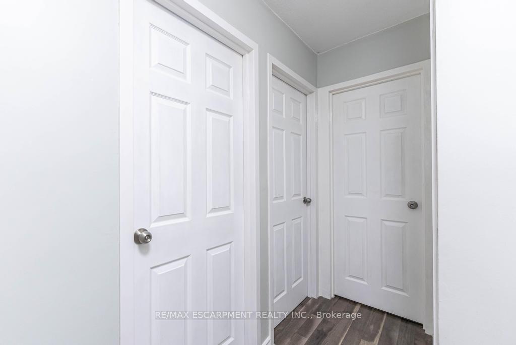 Photo 7 of Unit 407, 15 Nicklaus Drive, Hamilton, Vincent — HOMEH