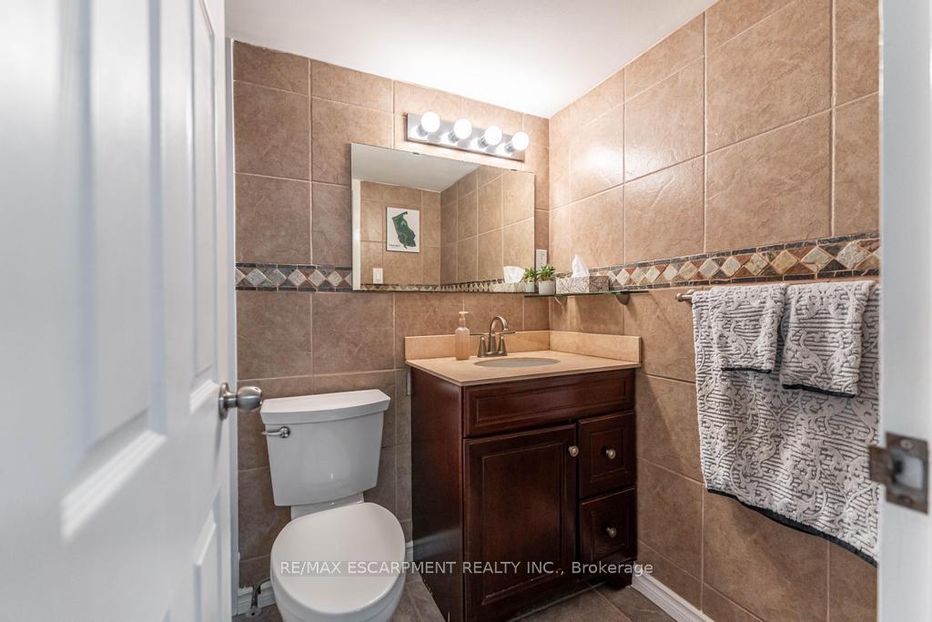 Photo 11 of Unit 407, 15 Nicklaus Drive, Hamilton, Vincent — HOMEH