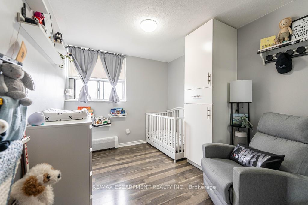 Photo 12 of Unit 407, 15 Nicklaus Drive, Hamilton, Vincent — HOMEH