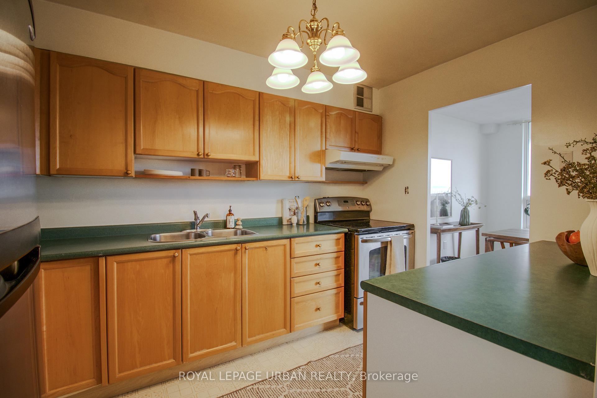 Photo 11 of Unit PH10, 20 Edgecliff Golfway, Toronto, Flemingdon Park — HOMEH