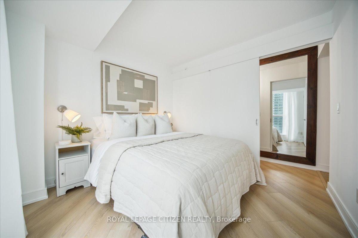 Photo 5 of Unit 1902, 208 Queens Quay W, Toronto, Waterfront Communities — HOMEH