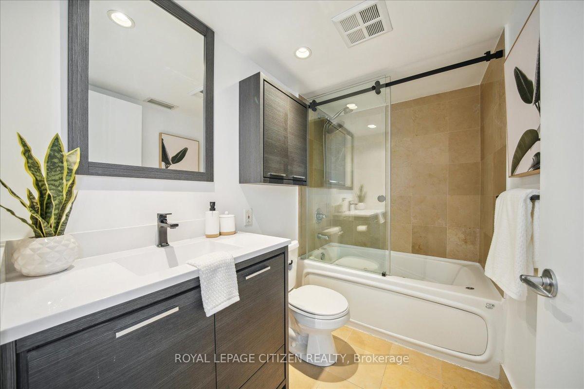 Photo 7 of Unit 1902, 208 Queens Quay W, Toronto, Waterfront Communities — HOMEH