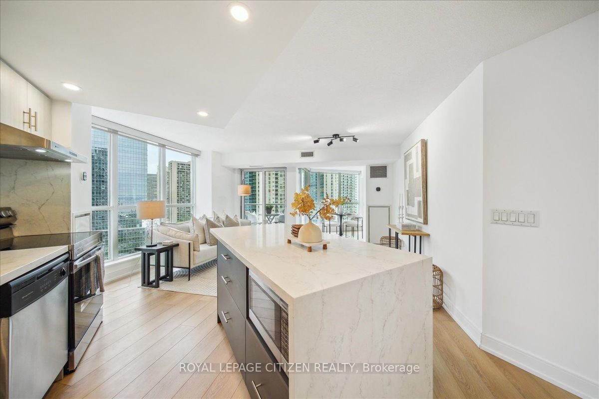 Photo 17 of Unit 1902, 208 Queens Quay W, Toronto, Waterfront Communities — HOMEH