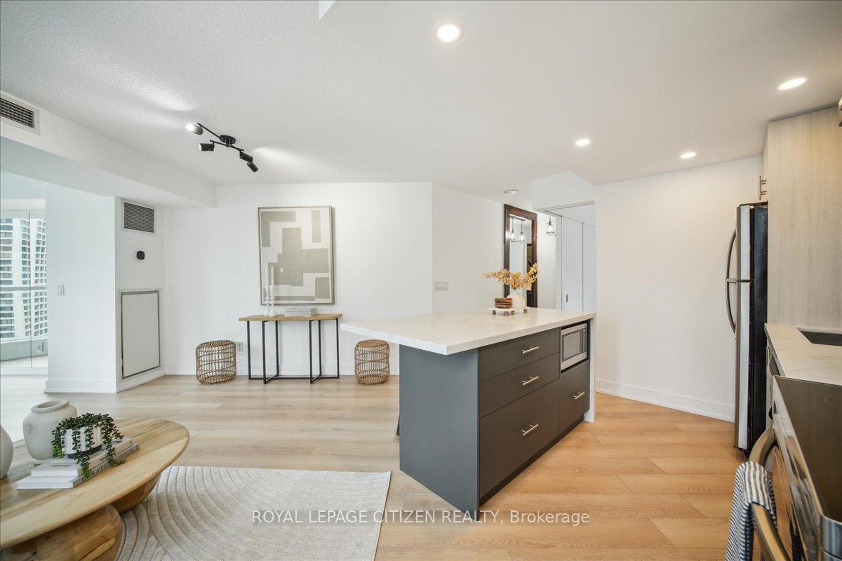 Photo 18 of Unit 1902, 208 Queens Quay W, Toronto, Waterfront Communities — HOMEH