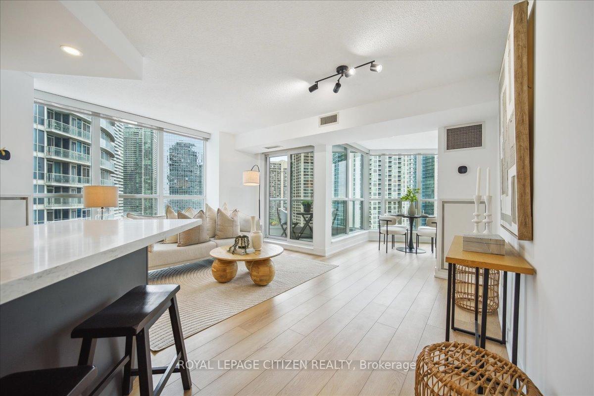 Photo 11 of Unit 1902, 208 Queens Quay W, Toronto, Waterfront Communities — HOMEH