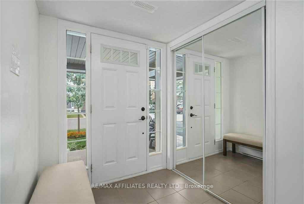 Photo 2 of 596 Foxlight Circle, Ottawa, Kanata - Emerald Meadows/Trailwest — HOMEH