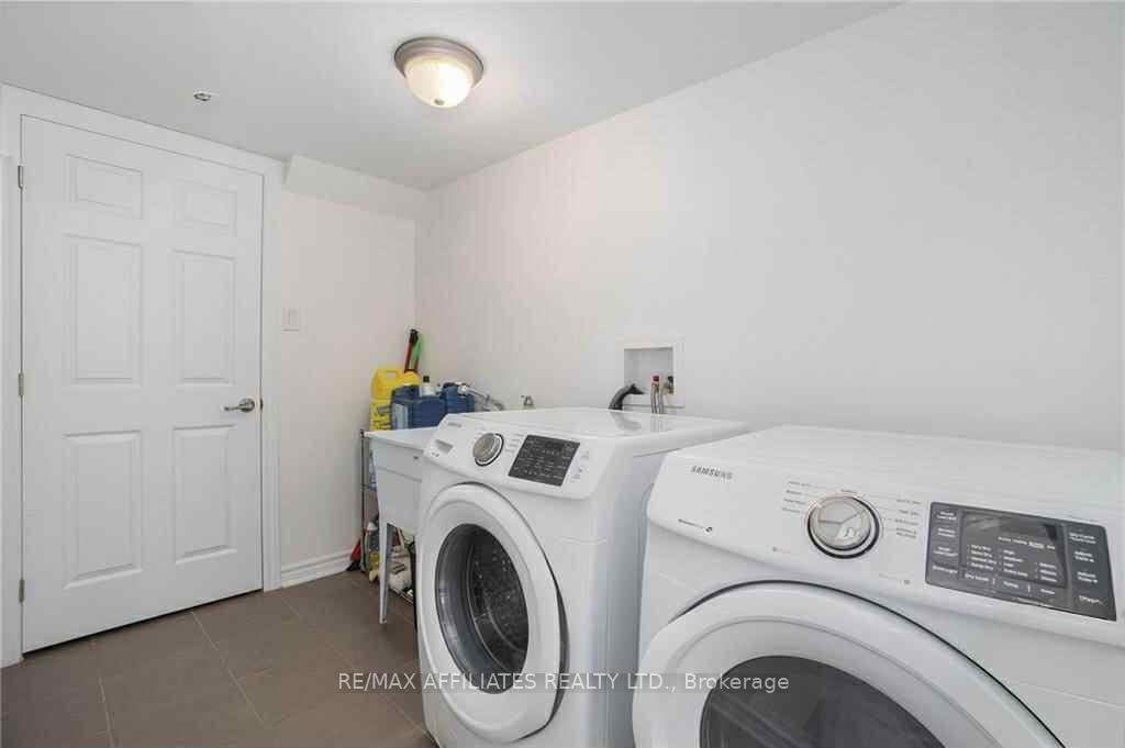 Photo 3 of 596 Foxlight Circle, Ottawa, Kanata - Emerald Meadows/Trailwest — HOMEH