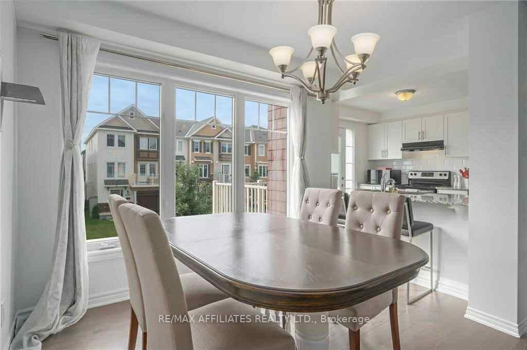 Photo 4 of 596 Foxlight Circle, Ottawa, Kanata - Emerald Meadows/Trailwest — HOMEH