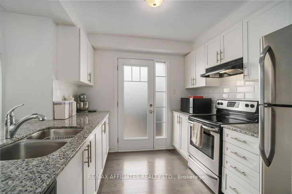 Photo 6 of 596 Foxlight Circle, Ottawa, Kanata - Emerald Meadows/Trailwest — HOMEH