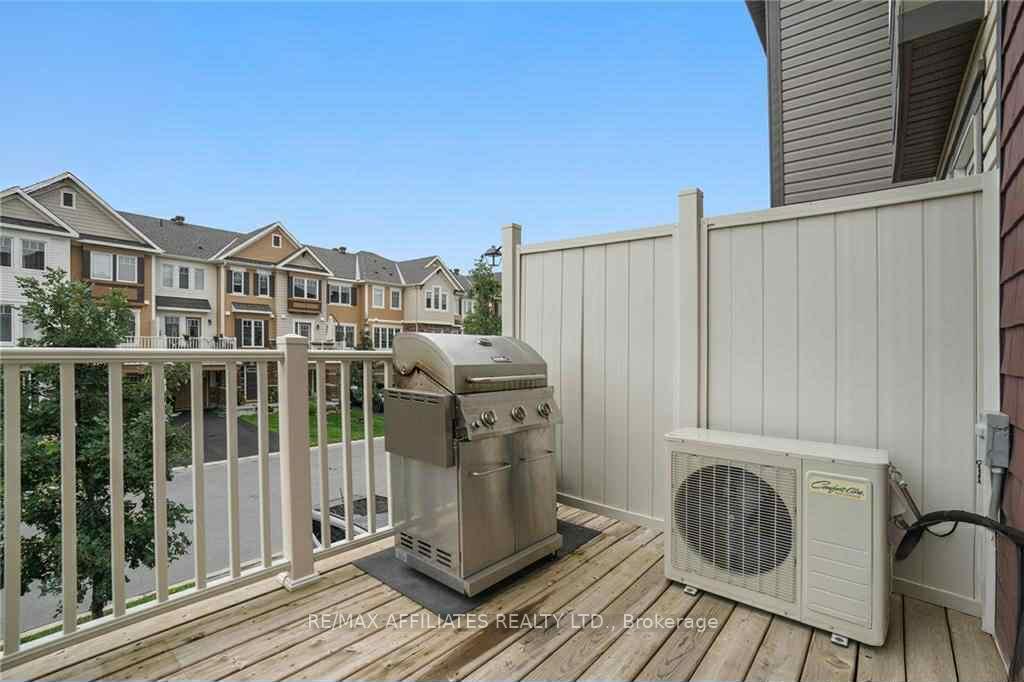 Photo 7 of 596 Foxlight Circle, Ottawa, Kanata - Emerald Meadows/Trailwest — HOMEH