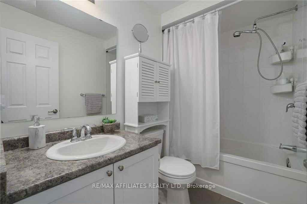 Photo 8 of 596 Foxlight Circle, Ottawa, Kanata - Emerald Meadows/Trailwest — HOMEH