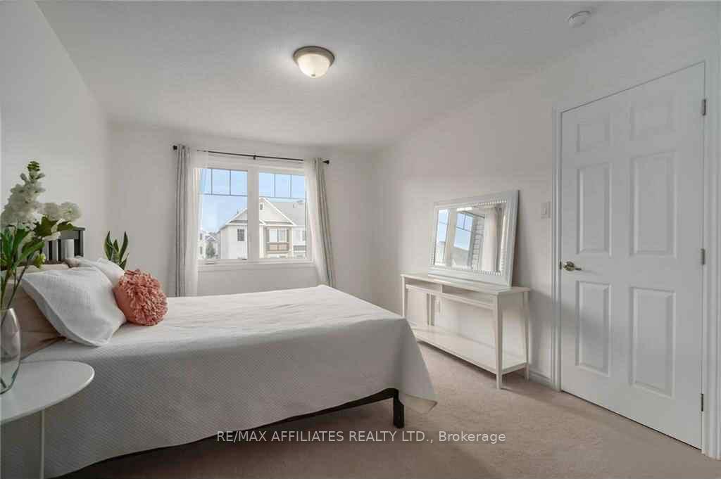 Photo 9 of 596 Foxlight Circle, Ottawa, Kanata - Emerald Meadows/Trailwest — HOMEH