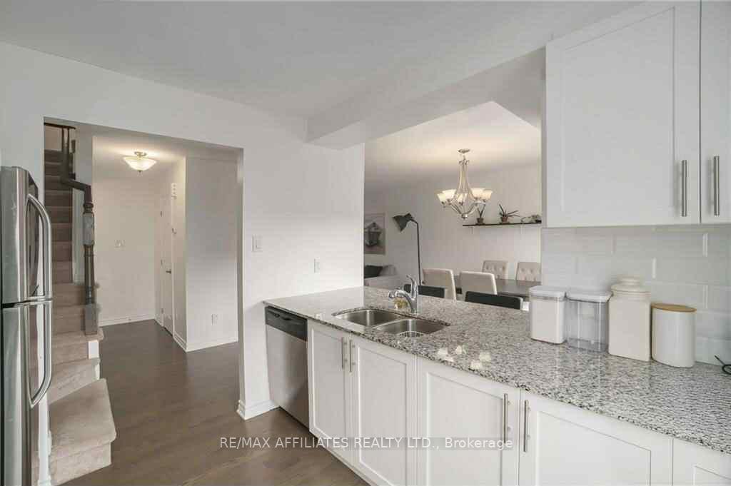 Photo 11 of 596 Foxlight Circle, Ottawa, Kanata - Emerald Meadows/Trailwest — HOMEH