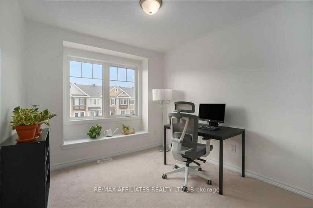 Photo 12 of 596 Foxlight Circle, Ottawa, Kanata - Emerald Meadows/Trailwest — HOMEH