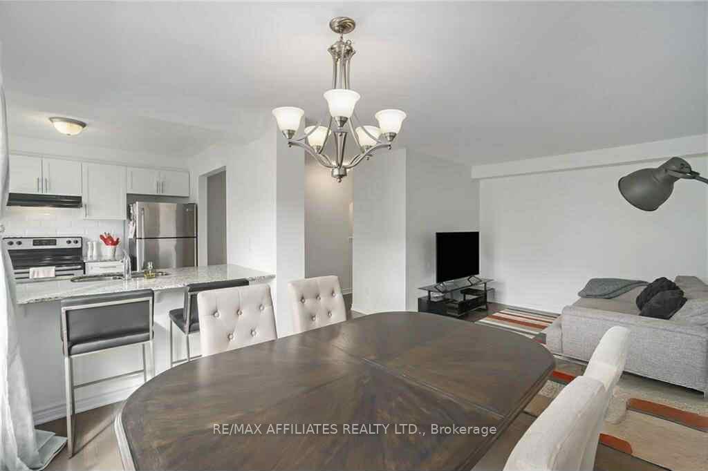 Photo 13 of 596 Foxlight Circle, Ottawa, Kanata - Emerald Meadows/Trailwest — HOMEH