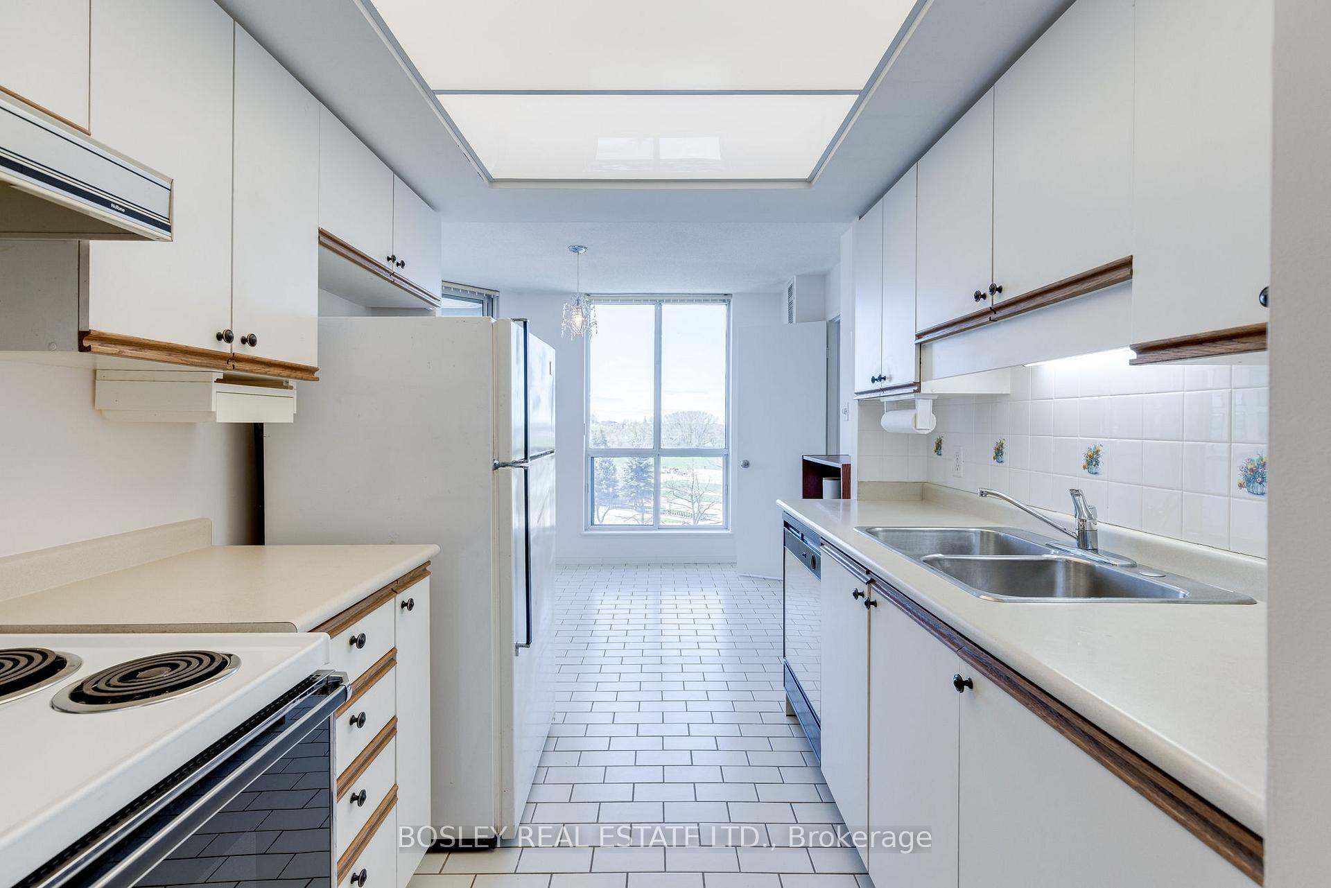 Photo 7 of Unit 402, 360 Watson Street W, Whitby, Port Whitby — HOMEH