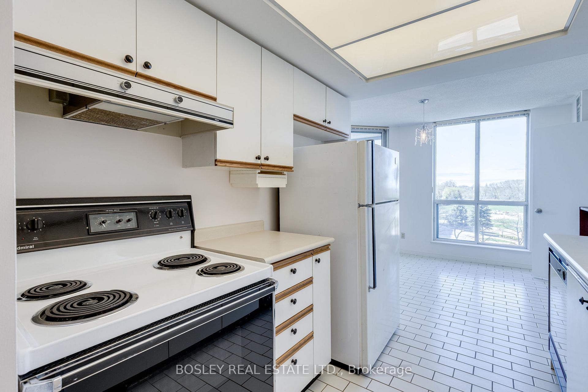 Photo 8 of Unit 402, 360 Watson Street W, Whitby, Port Whitby — HOMEH