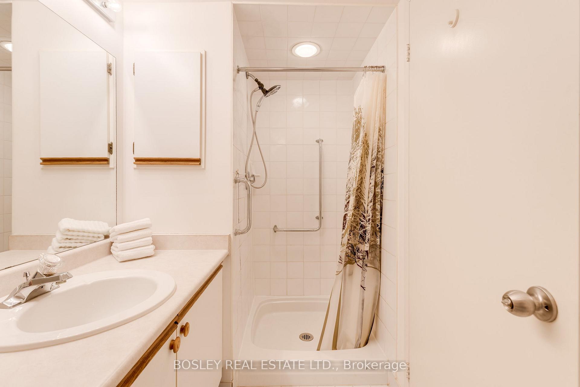 Photo 13 of Unit 402, 360 Watson Street W, Whitby, Port Whitby — HOMEH