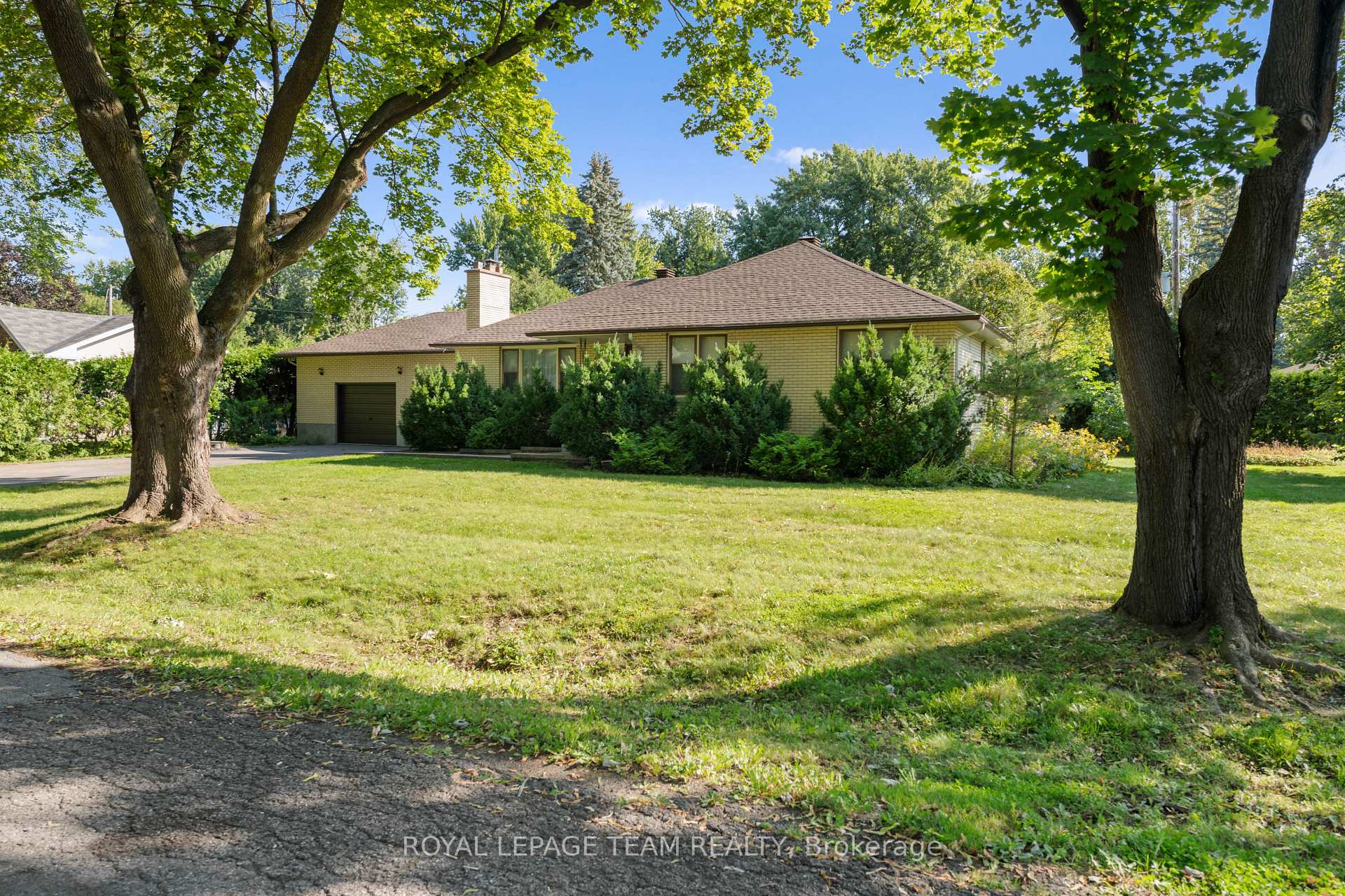 Photo 1 of 873 Dunlevie Avenue, Ottawa, McKellar Heights/Glabar Park — HOMEH
