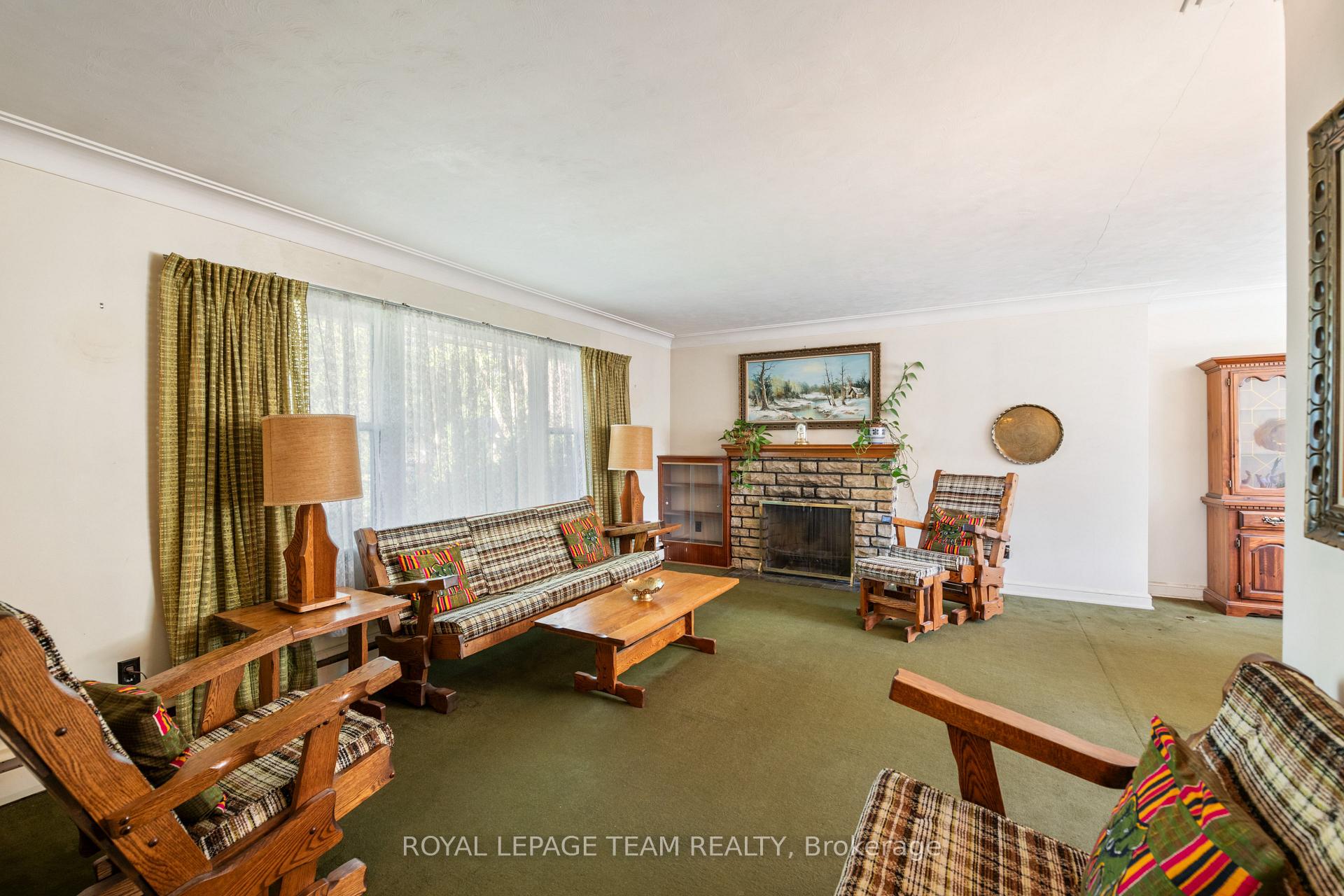 Photo 4 of 873 Dunlevie Avenue, Ottawa, McKellar Heights/Glabar Park — HOMEH