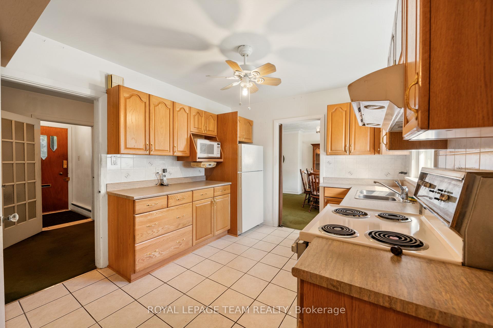 Photo 10 of 873 Dunlevie Avenue, Ottawa, McKellar Heights/Glabar Park — HOMEH