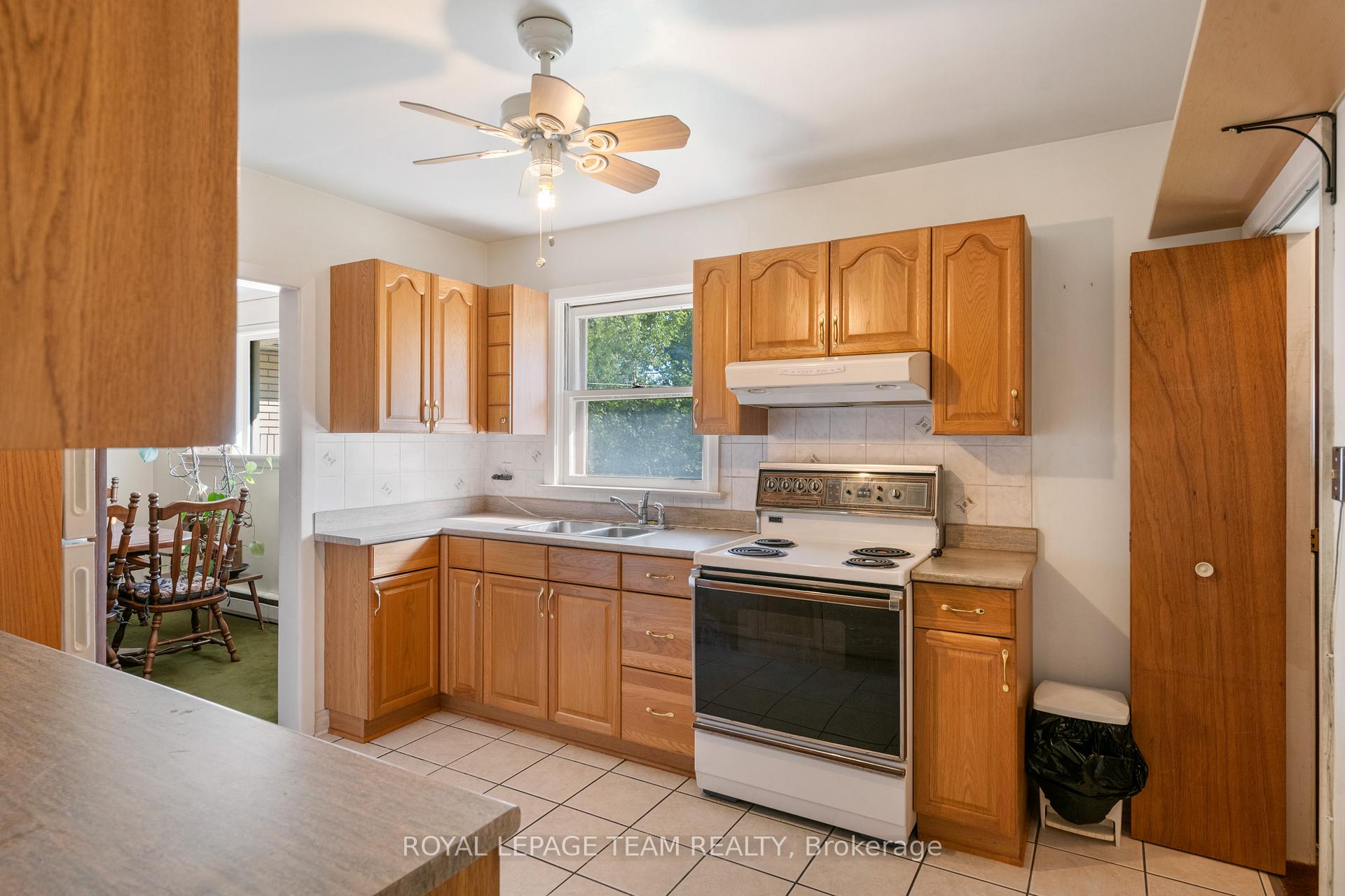 Photo 13 of 873 Dunlevie Avenue, Ottawa, McKellar Heights/Glabar Park — HOMEH