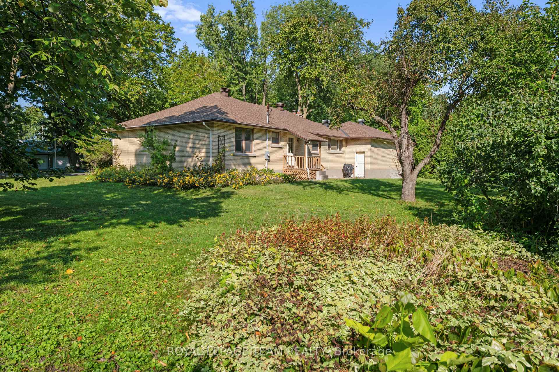 Photo 24 of 873 Dunlevie Avenue, Ottawa, McKellar Heights/Glabar Park — HOMEH