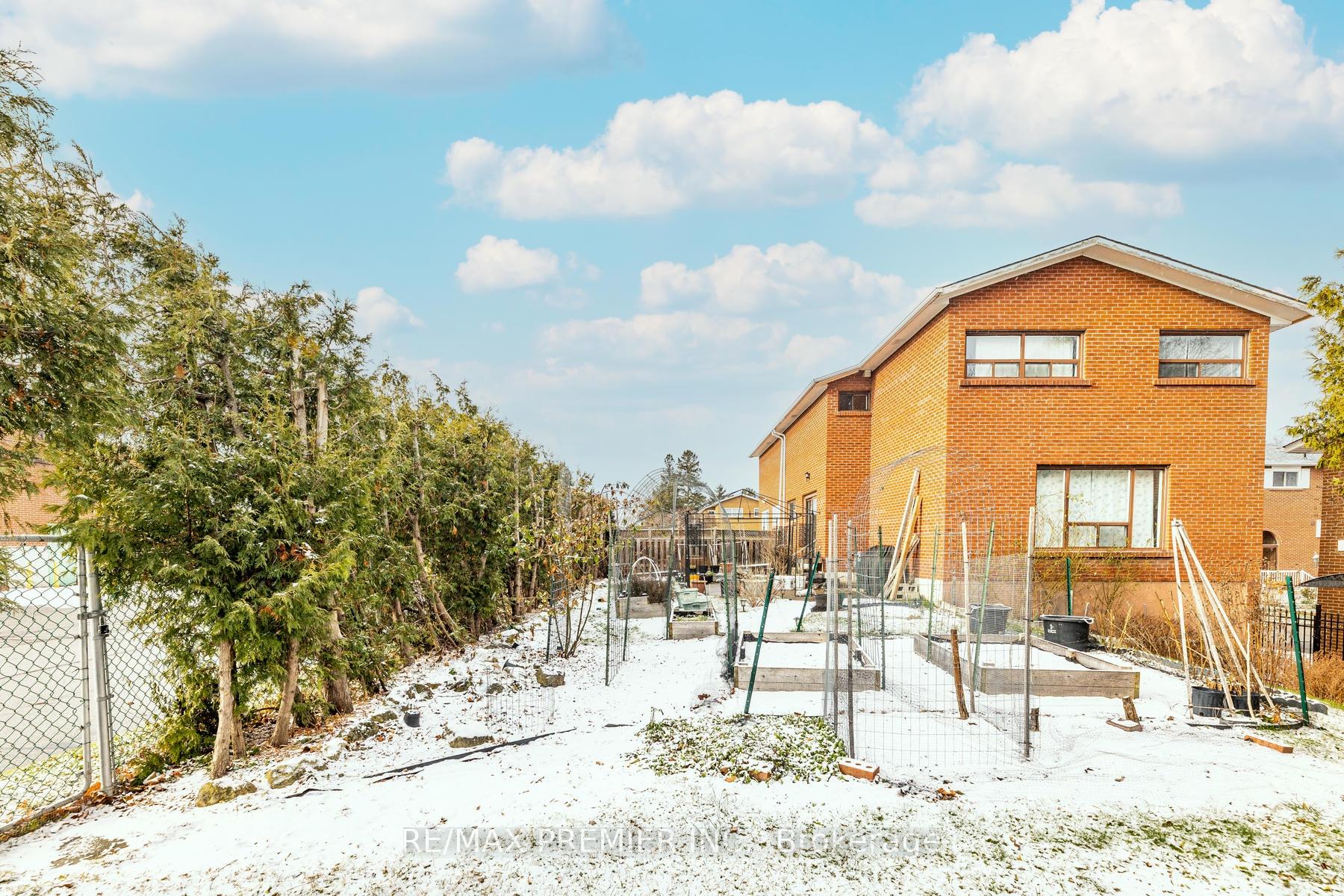 Photo 9 of Unit 43, 21A Thistle Down Boulevard, Etobicoke, Thistletown-Beaumonde Heights — HOMEH
