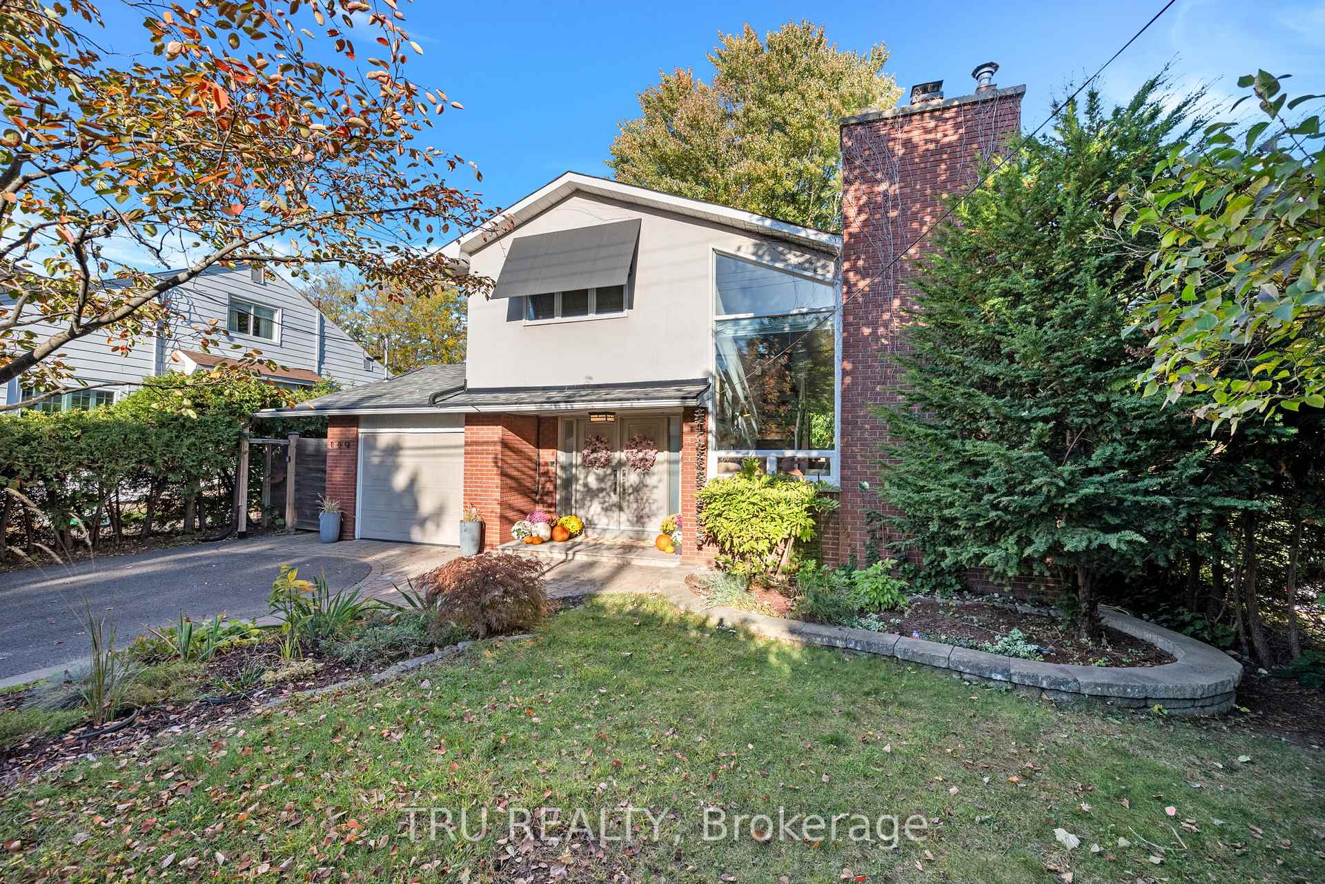 Photo 2 of 189 St Laurent Boulevard, Ottawa, Manor Park — HOMEH