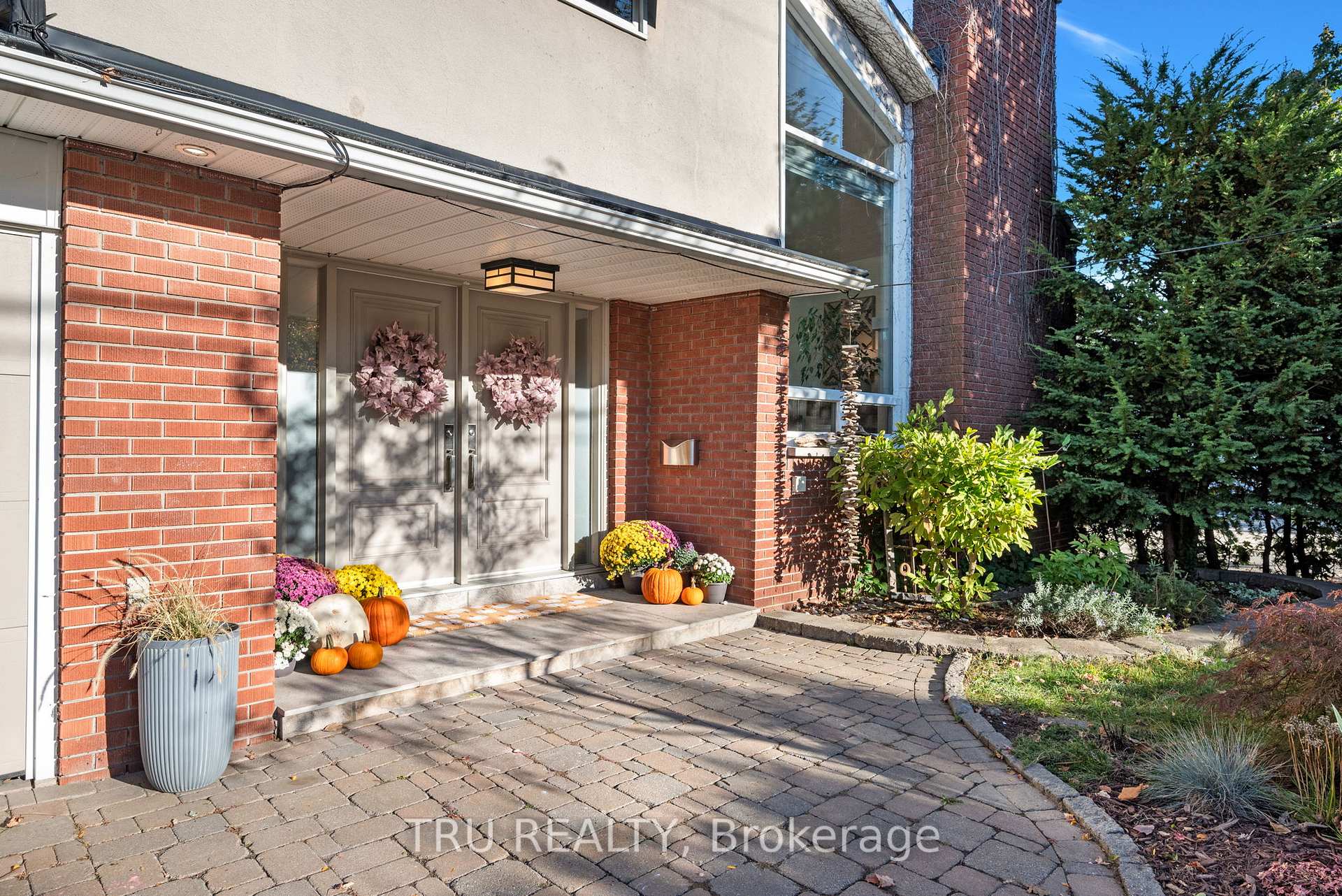 Photo 3 of 189 St Laurent Boulevard, Ottawa, Manor Park — HOMEH
