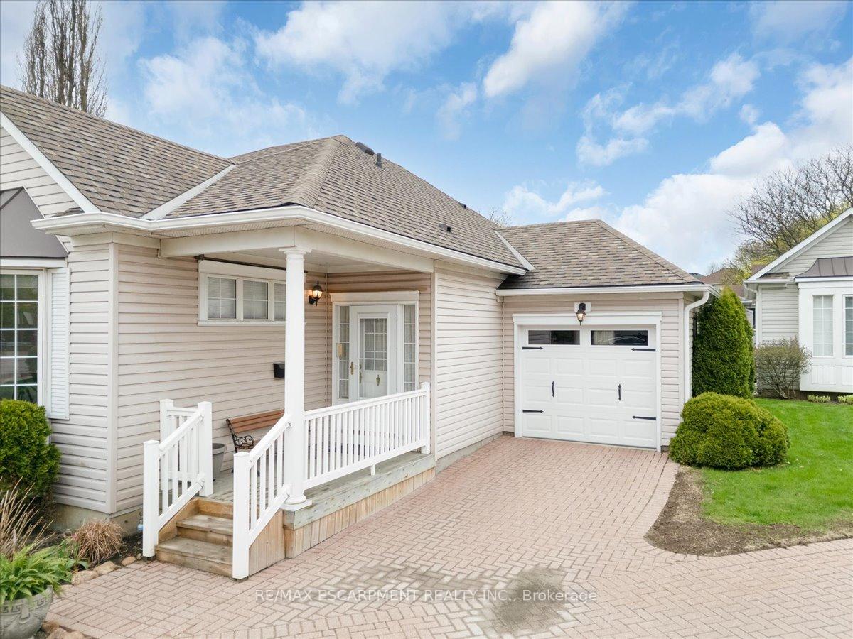 Photo 4 of 37 Silverbirch Boulevard, Hamilton, Rural Glanbrook — HOMEH