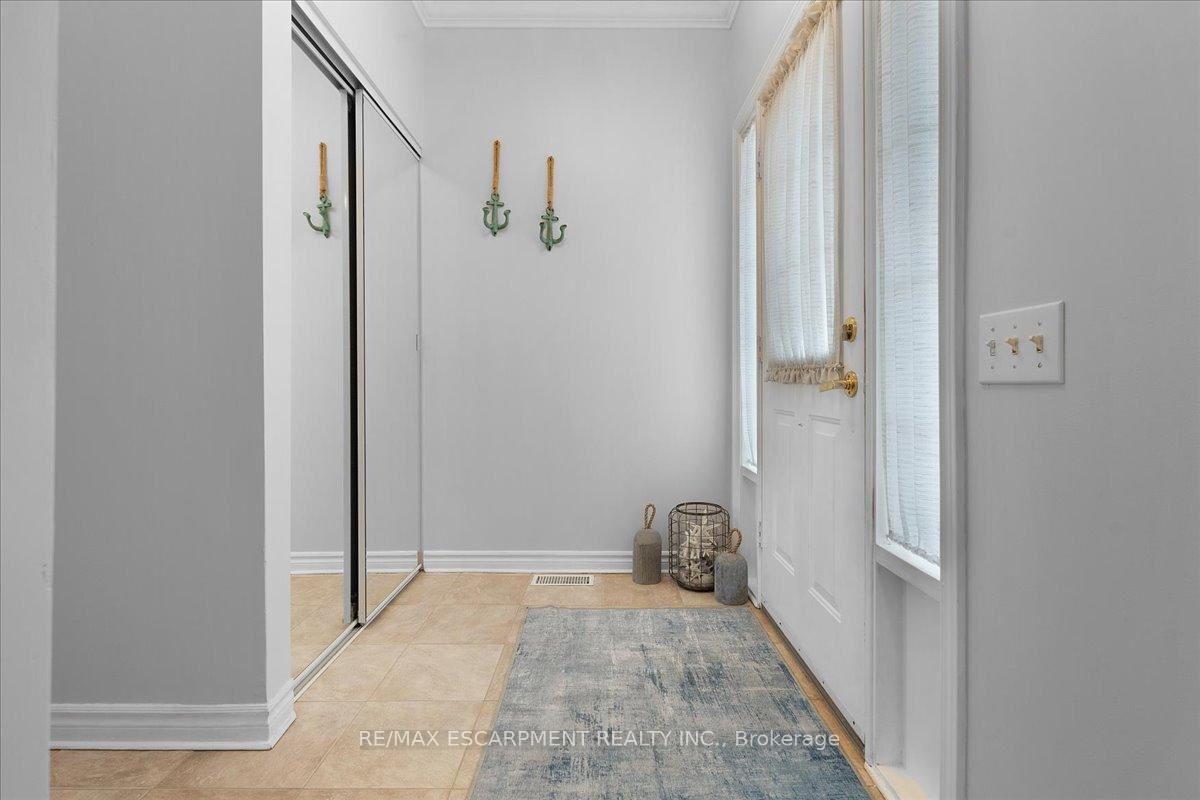 Photo 2 of 37 Silverbirch Boulevard, Hamilton, Rural Glanbrook — HOMEH