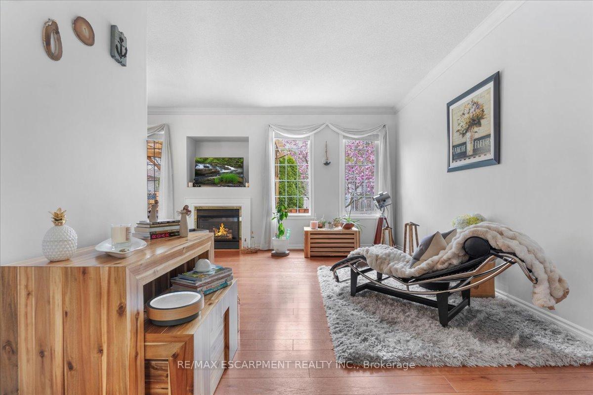 Photo 3 of 37 Silverbirch Boulevard, Hamilton, Rural Glanbrook — HOMEH