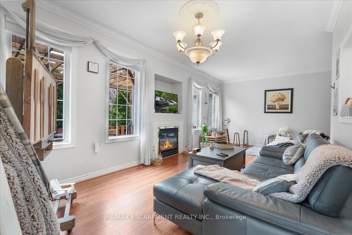 Photo 9 of 37 Silverbirch Boulevard, Hamilton, Rural Glanbrook — HOMEH