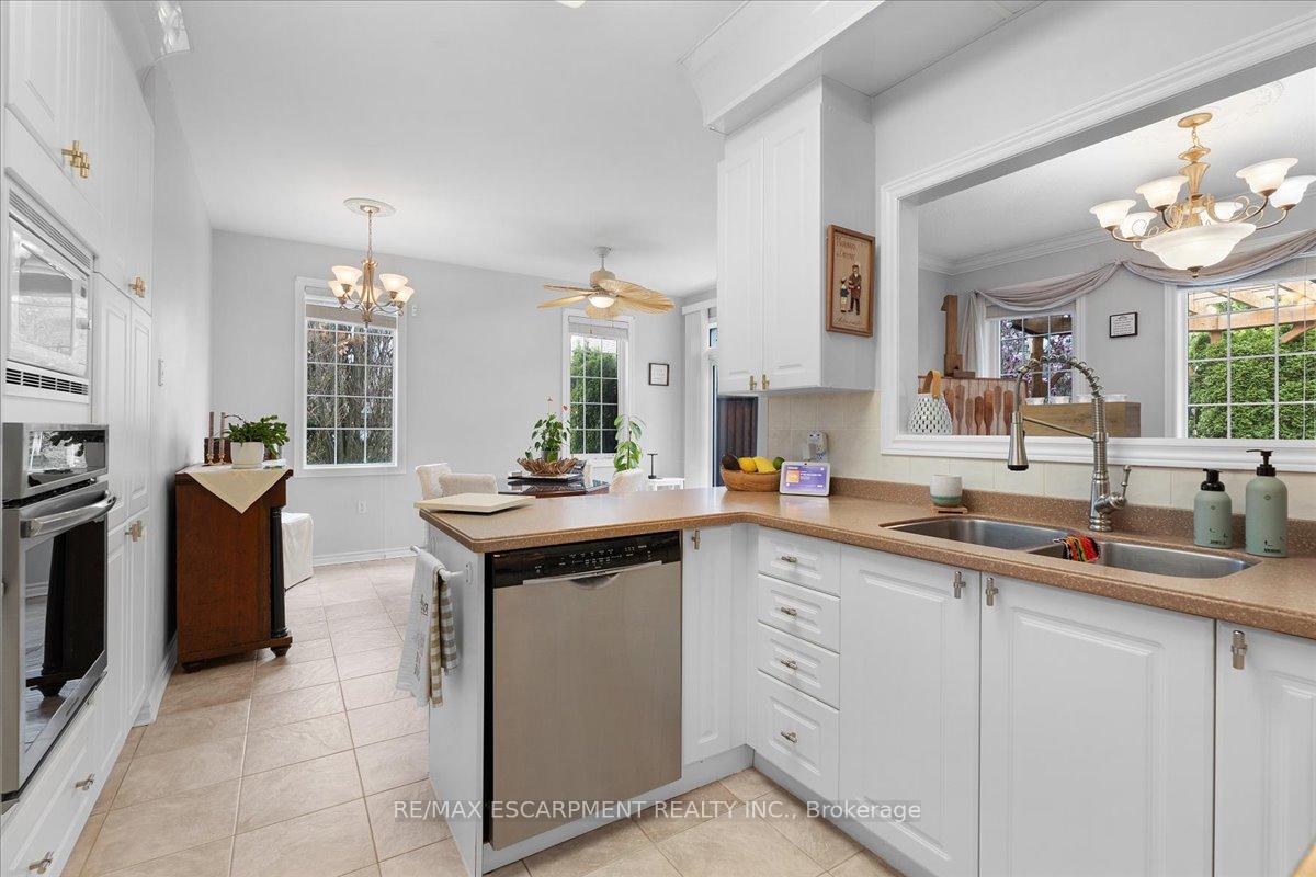 Photo 11 of 37 Silverbirch Boulevard, Hamilton, Rural Glanbrook — HOMEH