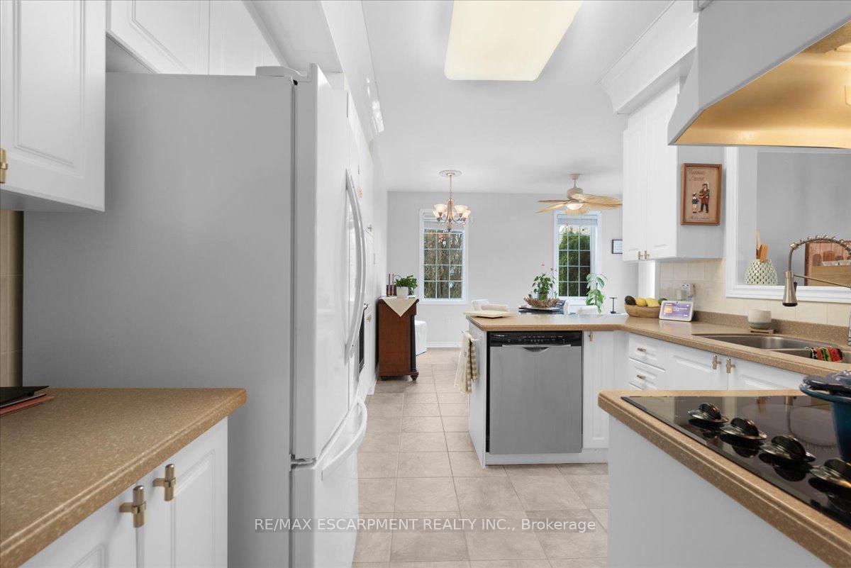 Photo 10 of 37 Silverbirch Boulevard, Hamilton, Rural Glanbrook — HOMEH
