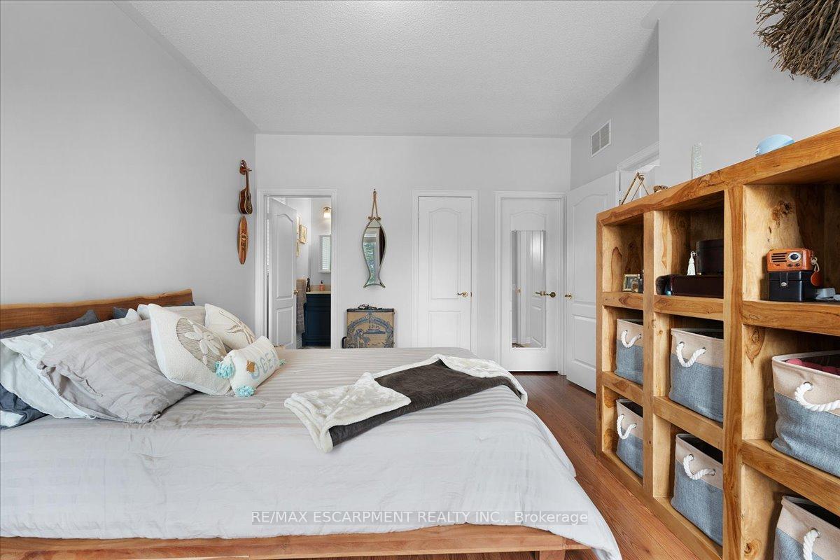 Photo 20 of 37 Silverbirch Boulevard, Hamilton, Rural Glanbrook — HOMEH