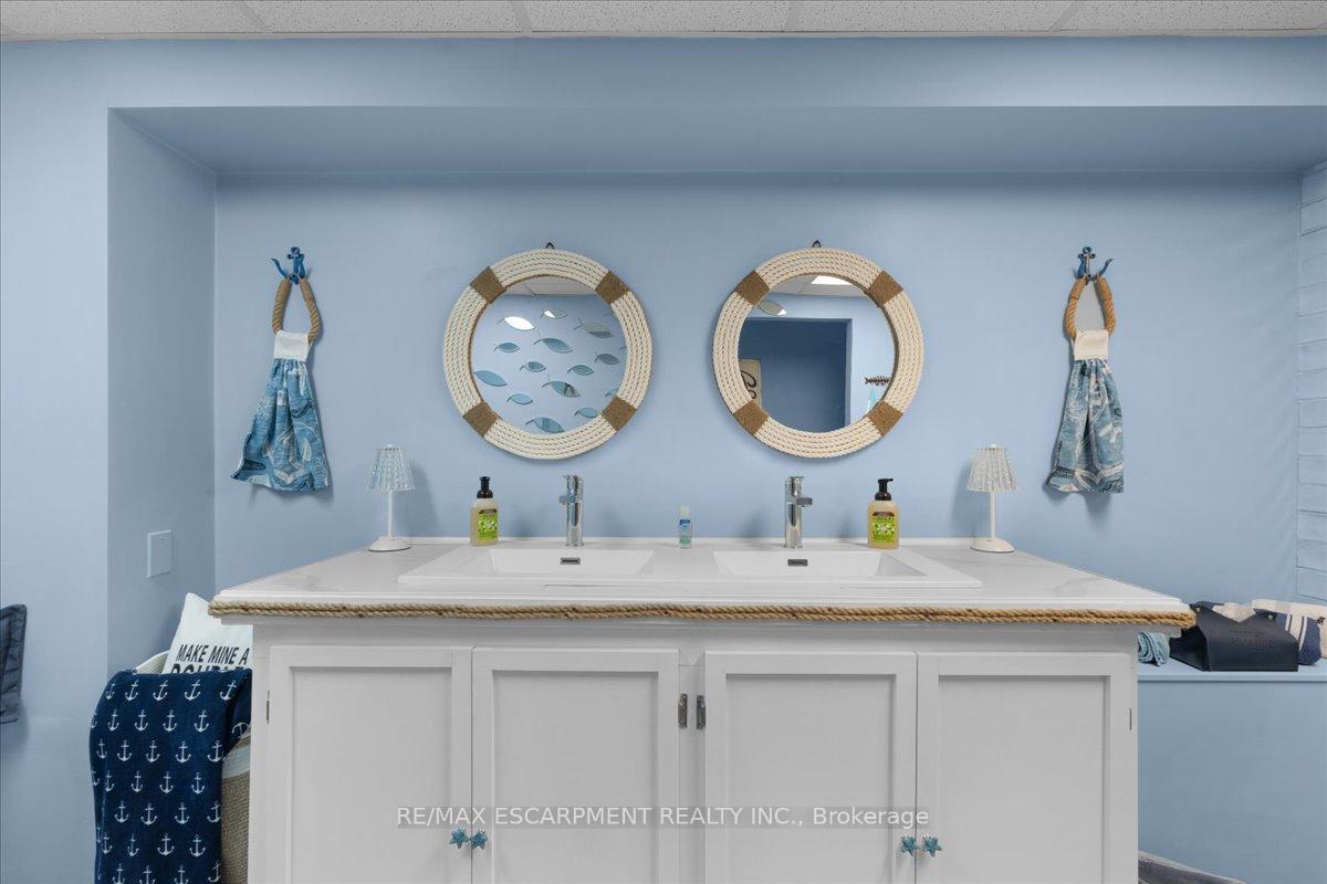Photo 28 of 37 Silverbirch Boulevard, Hamilton, Rural Glanbrook — HOMEH
