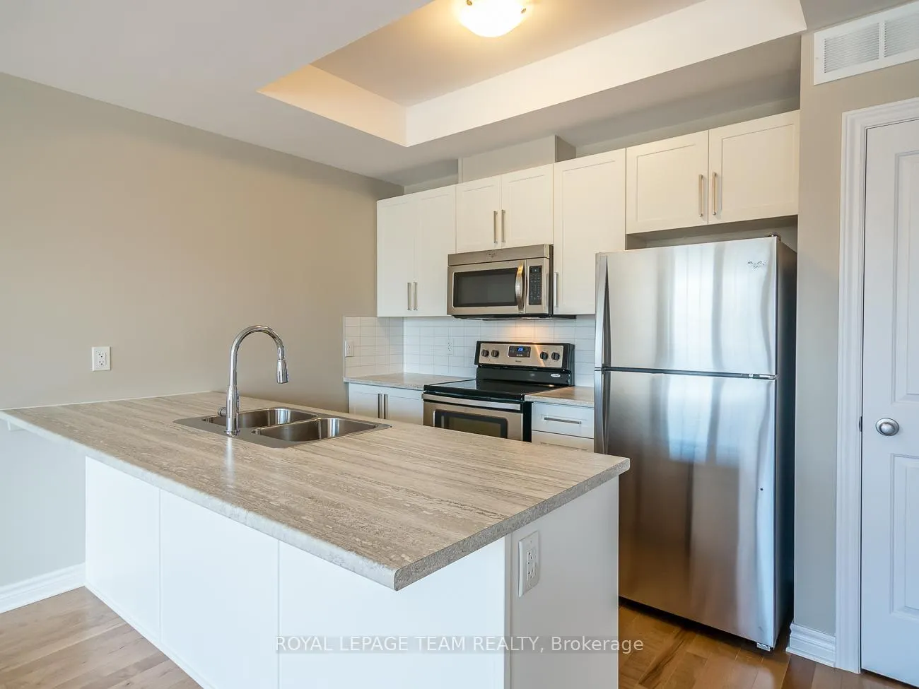 Photo 8 of 210 Halyard Way, Ottawa, Kanata - Kanata Lakes/Heritage Hills — HOMEH