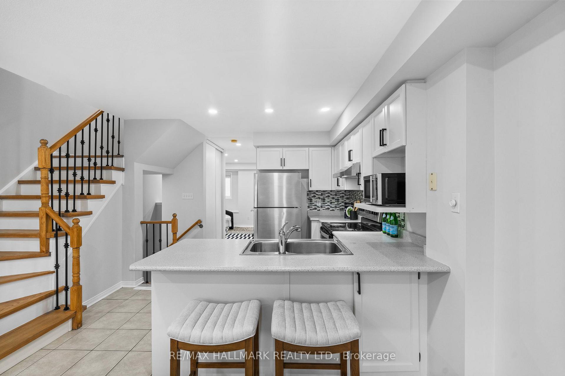 Photo 9 of 27 McGonigal Lane, Ajax, Central — HOMEH