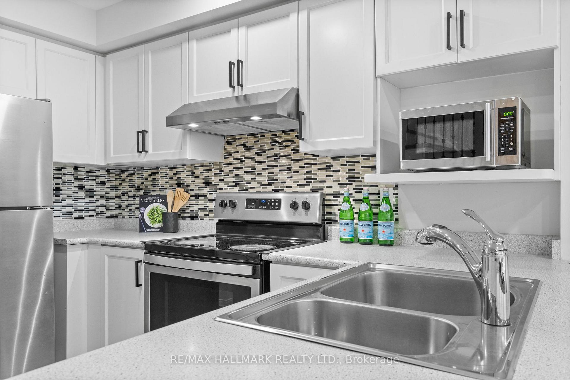 Photo 11 of 27 McGonigal Lane, Ajax, Central — HOMEH