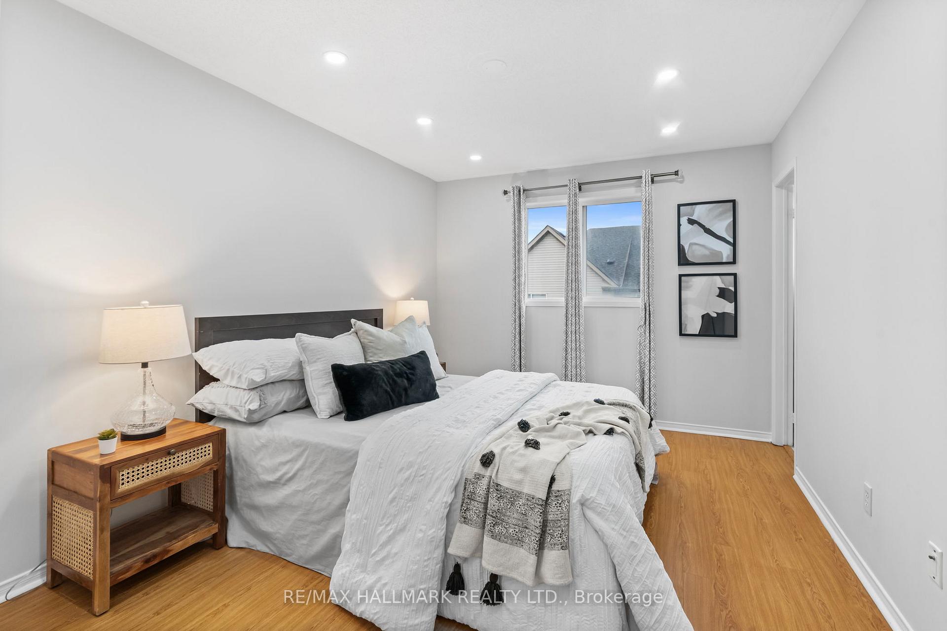 Photo 35 of 27 McGonigal Lane, Ajax, Central — HOMEH